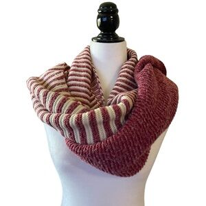 6/$20 ⭐️ Brick Red Knit Scarf